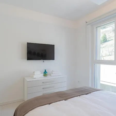 Valarin Luxury & Wellness, By Rent Apartamento Vercana