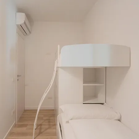 Valarin Luxury & Wellness, By Rent アパート